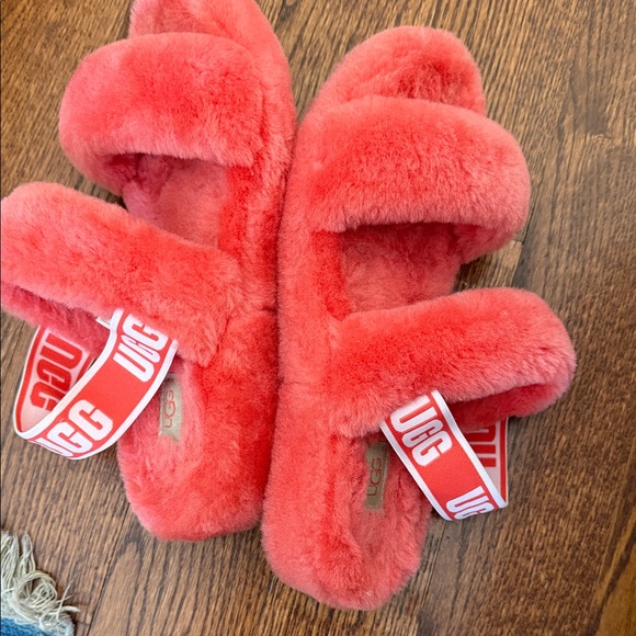 UGG Women's Vibrant Red Fluffy Slippers - Picture 4 of 5